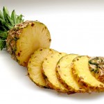 Sałatki i surówki z ananasem